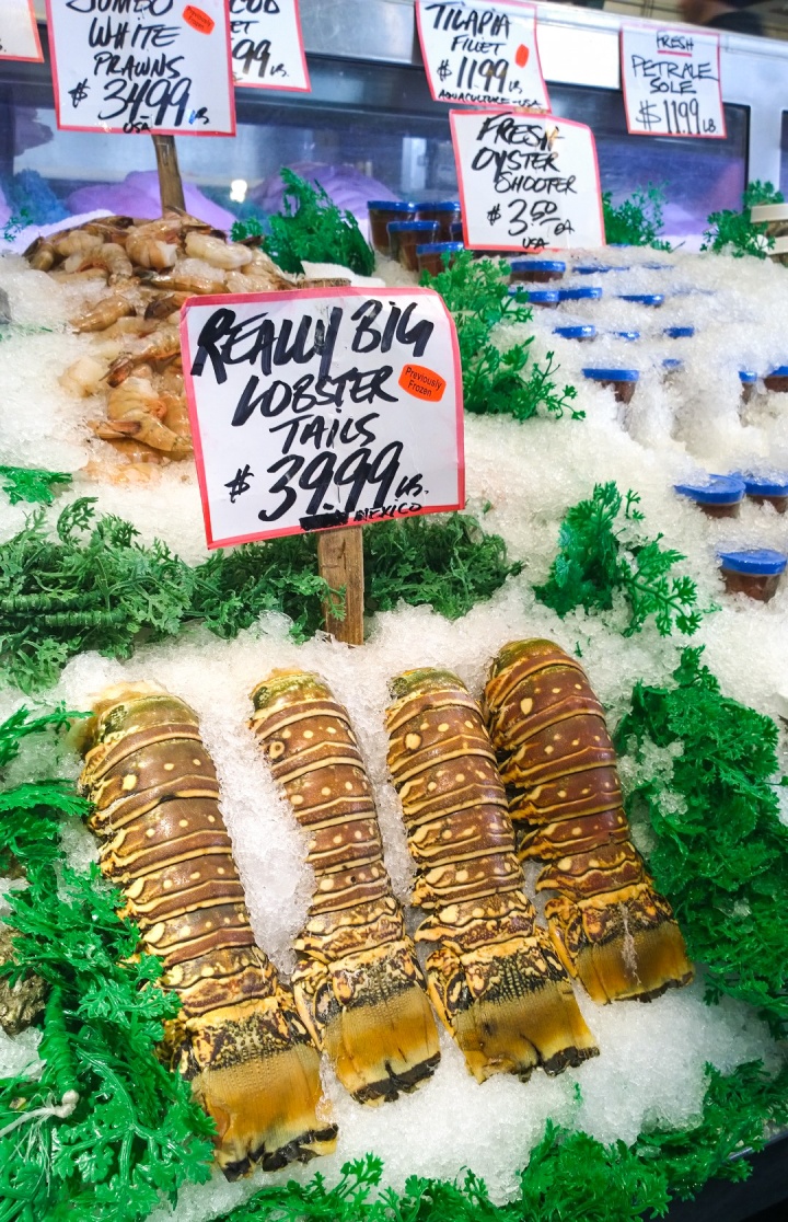 really_big_lobster_tails_pike_place_market_seattle