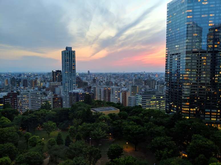 hyatt_regency_tokyo_sunset_view_sage_franch_trendy_techie.jpg